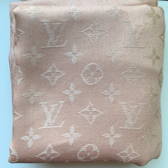 Louis Vuitton Monogram Shine Shawl - Picture 1 of 14